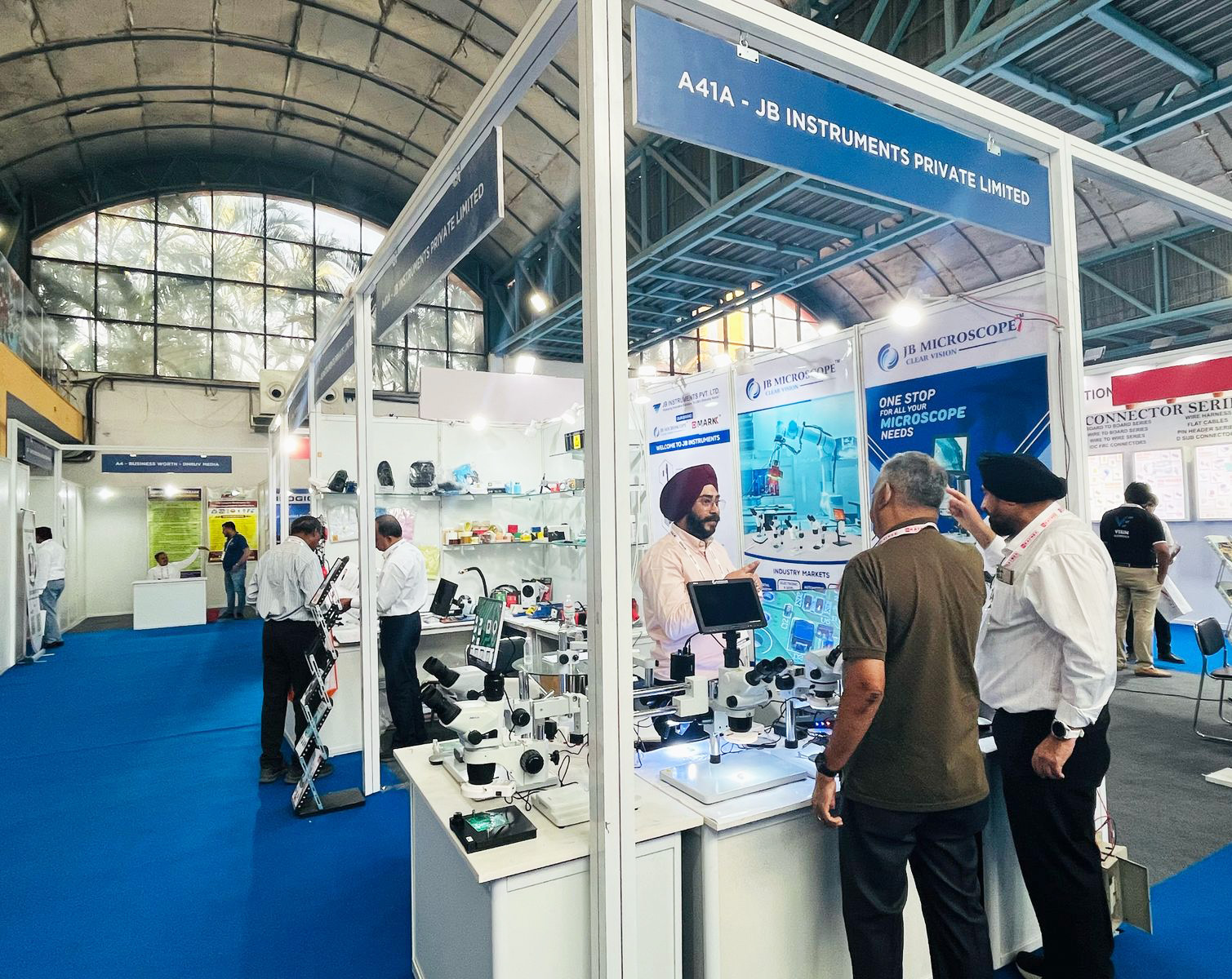 Live Optical Microscope Demonstration at Industrial Expo